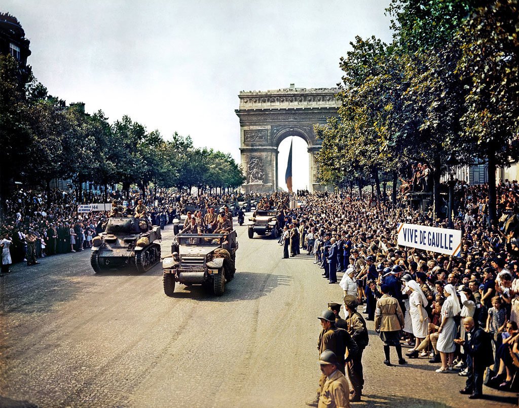 Liberation Of Paris fighting fascism deGaulle being welcomed